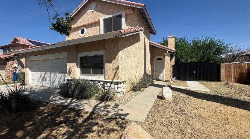 1521 E. Kildare St. - Lancaster - California - 3 bed, 2.5 bath rental property