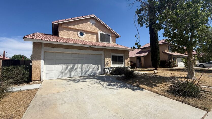 1521 E. Kildare St. - Lancaster - California - 3 bed, 2.5 bath rental property