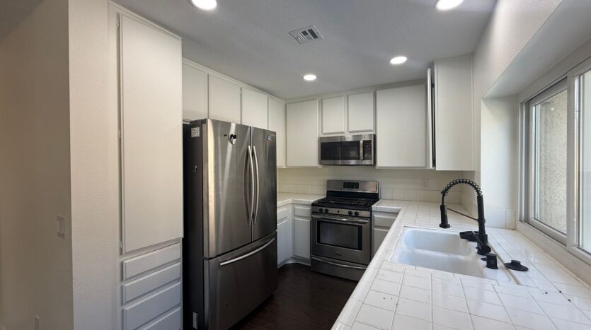 1521 E. Kildare St. - Lancaster - California - 3 bed, 2.5 bath rental property