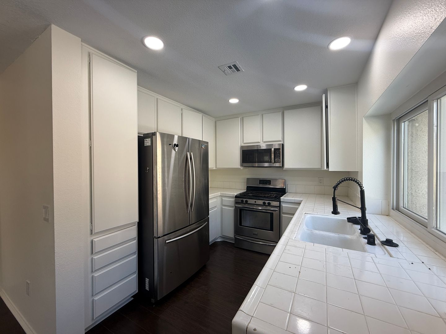 1521 E. Kildare St. - Lancaster - California - 3 bed, 2.5 bath rental property