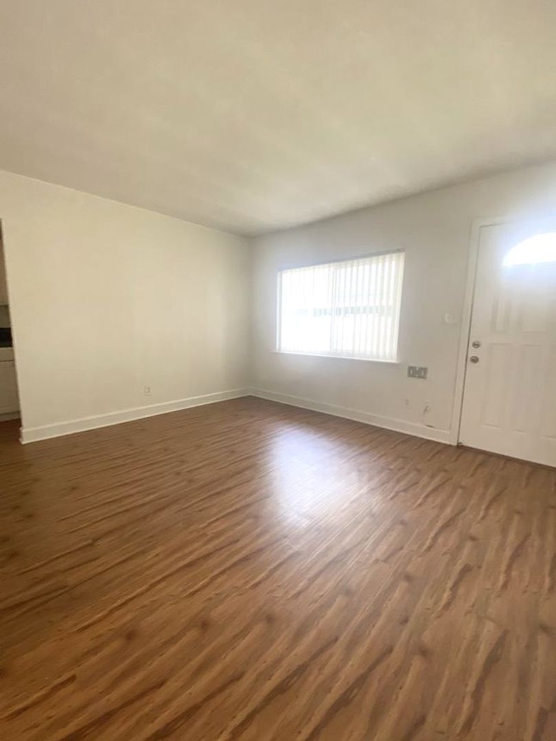 1633-1639 Hornblend St. - San Diego - California - 1 bed, 1 bath rental property