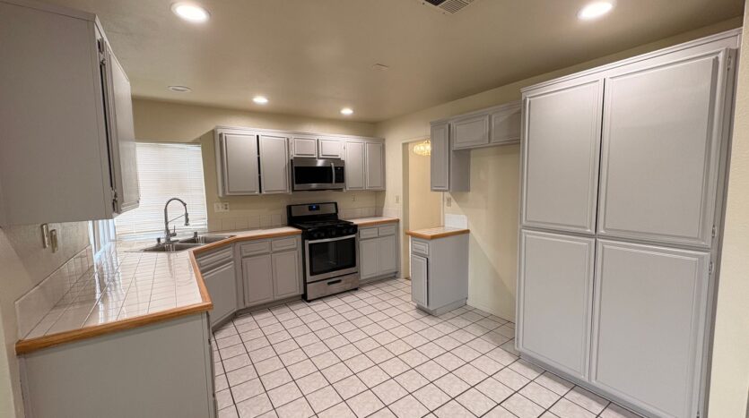 1658 Sunnyview Dr. - Rialto - California - 4 bed, 3 bath rental property