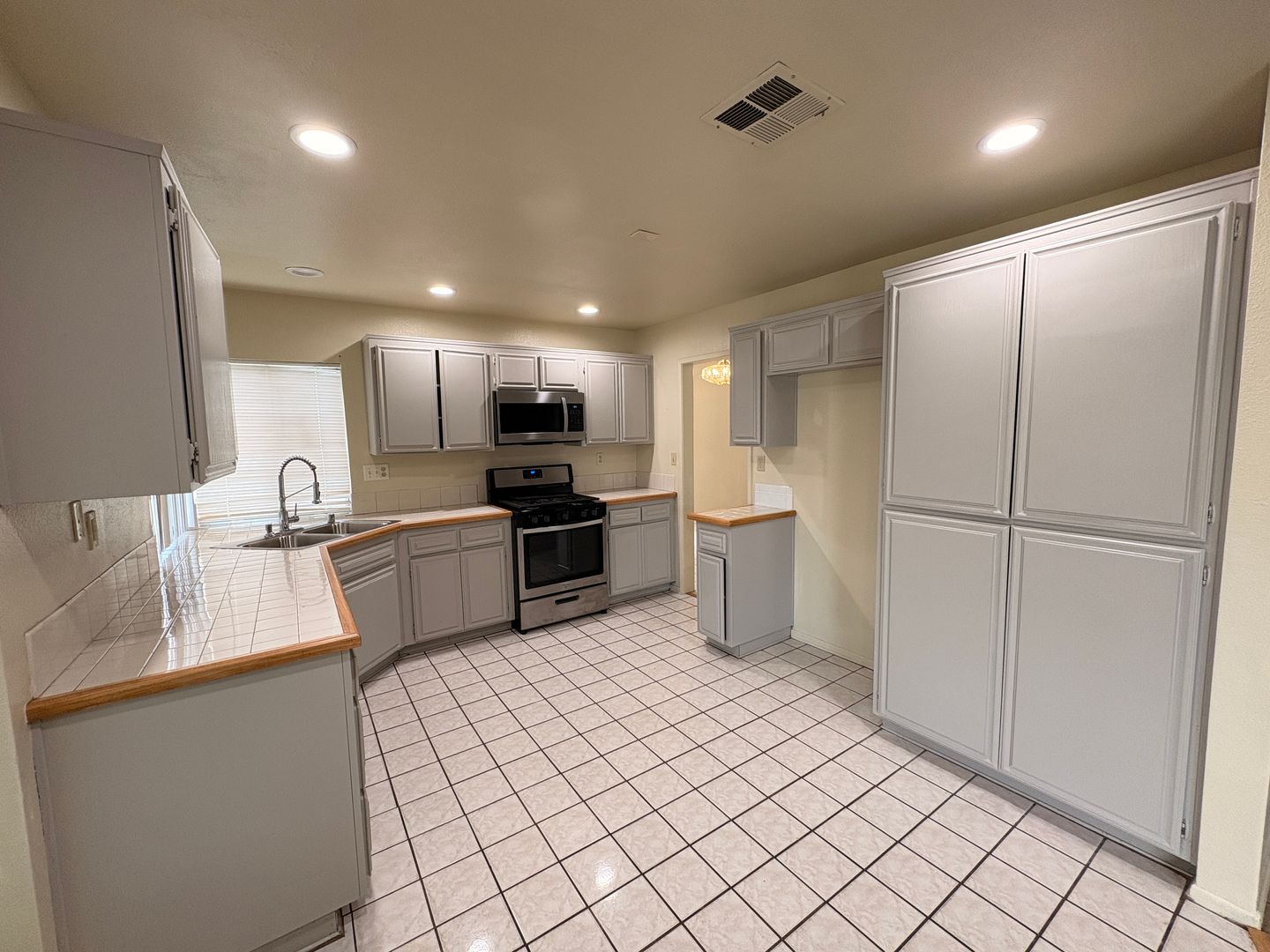 1658 Sunnyview Dr. - Rialto - California - 4 bed, 3 bath rental property