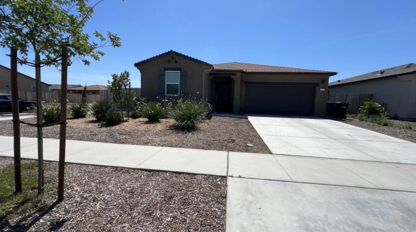 1869 W GRAHAM ST  - Hanford - California - 3 bed, 2 bath rental property