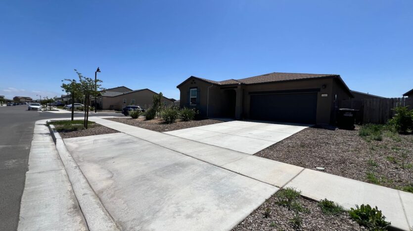 1869 W GRAHAM ST  - Hanford - California - 3 bed, 2 bath rental property