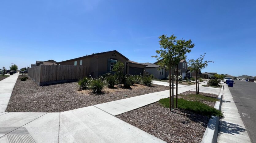 1869 W GRAHAM ST  - Hanford - California - 3 bed, 2 bath rental property