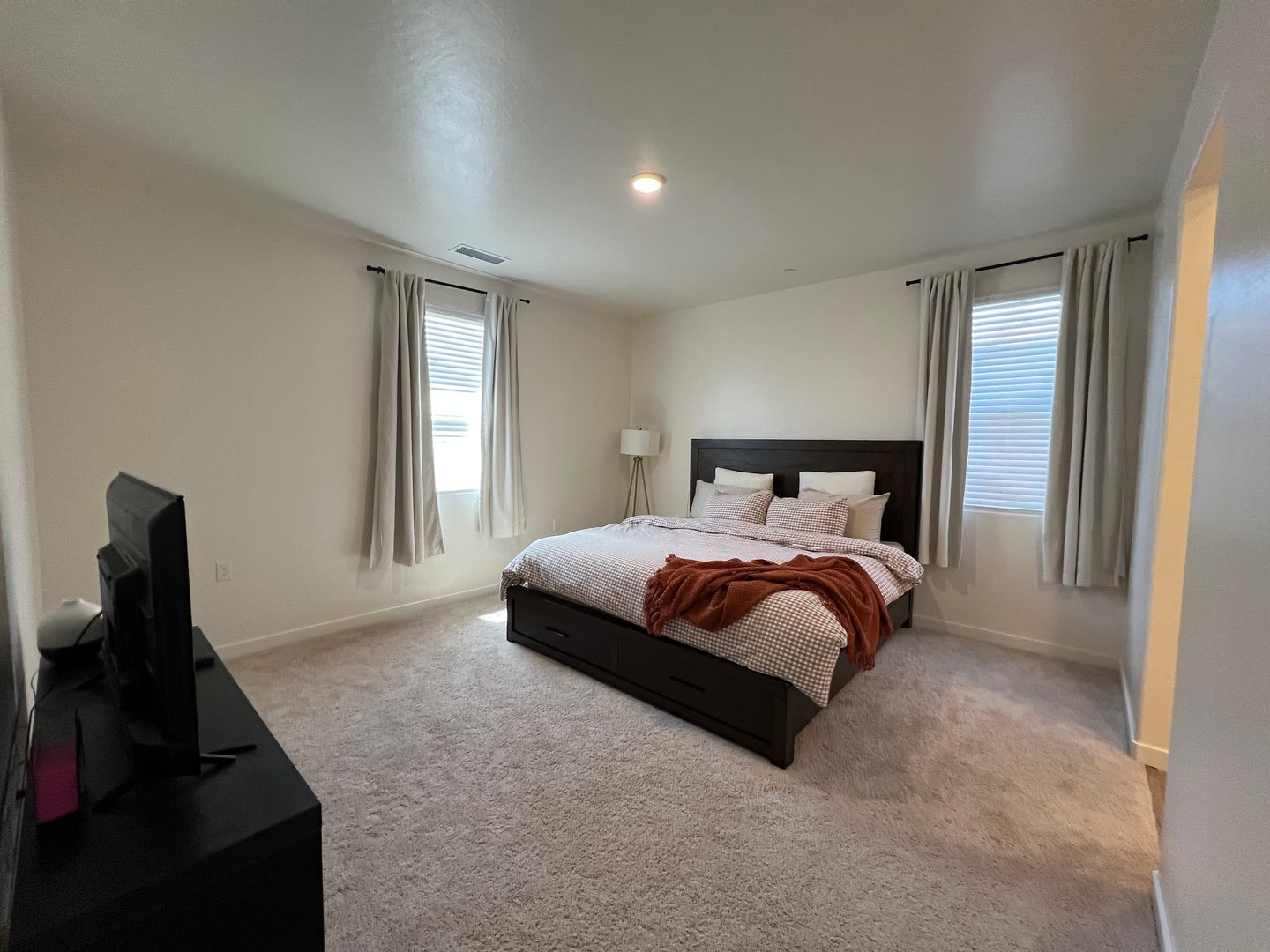 1869 W GRAHAM ST  - Hanford - California - 3 bed, 2 bath rental property