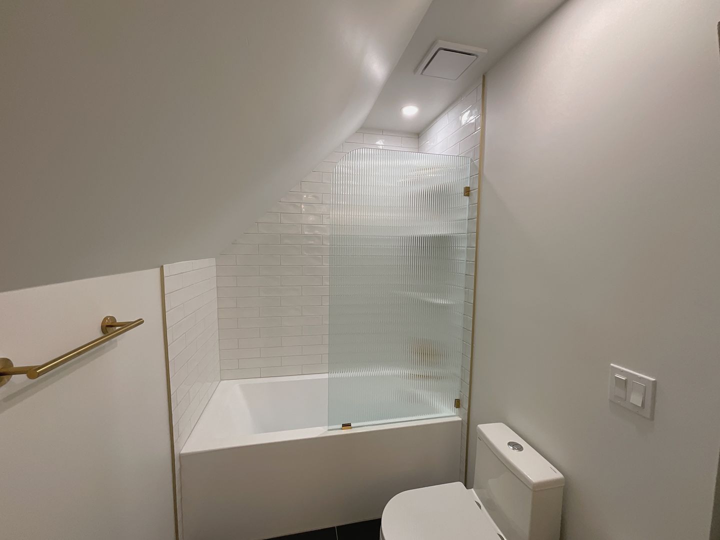 2215 Rockefeller Ave - Everett - Washington - 3 bed, 2 bath rental property