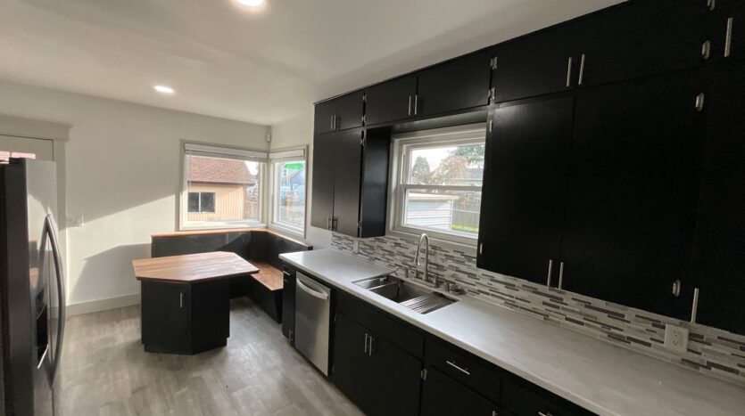 2215 Rockefeller Ave - Everett - Washington - 3 bed, 2 bath rental property