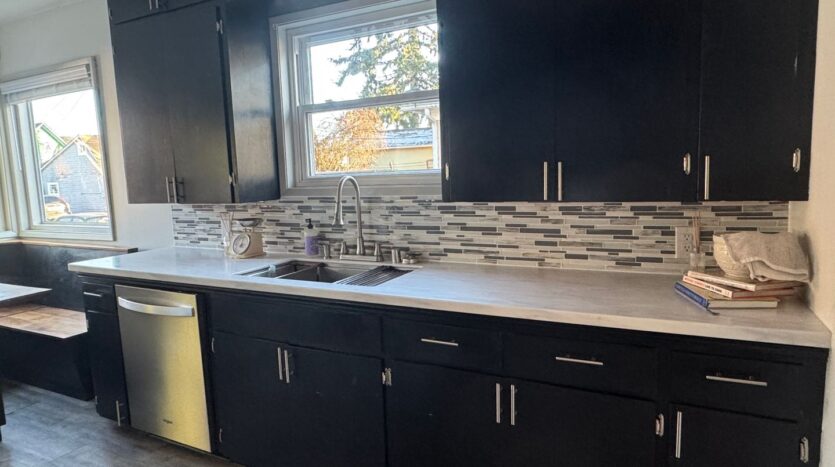 2215 Rockefeller Ave - Everett - Washington - 3 bed, 2 bath rental property