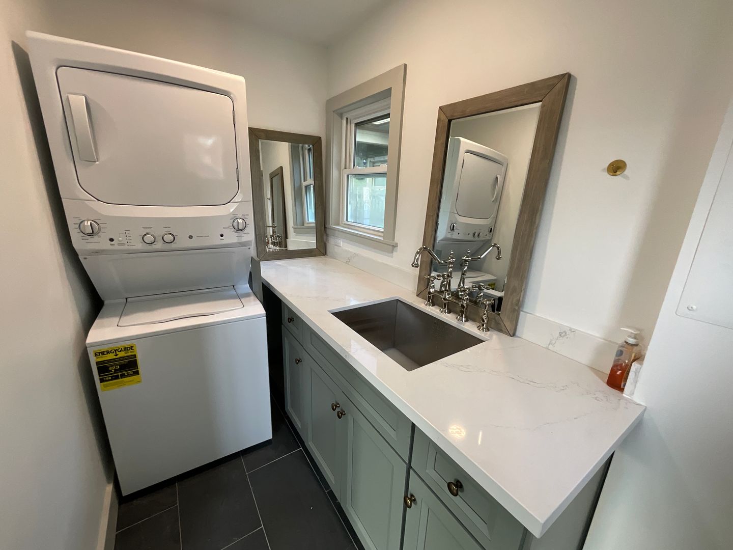 2215 Rockefeller Ave - Everett - Washington - 3 bed, 2 bath rental property