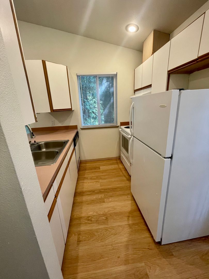 2231 Valencia St. - # 201 - Bellingham - Washington - 2 bed, 1 bath rental property