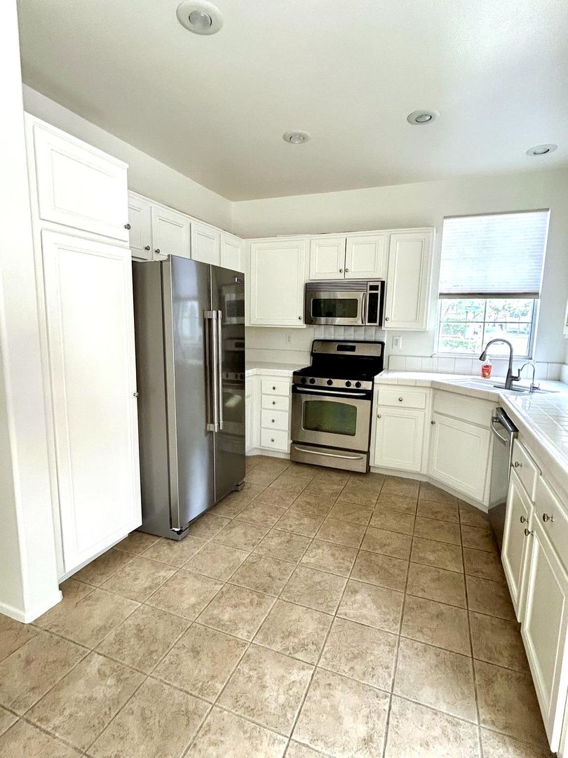 2503 Villamonte Court - Camarillo - California - 3 bed, 2.5 bath rental property