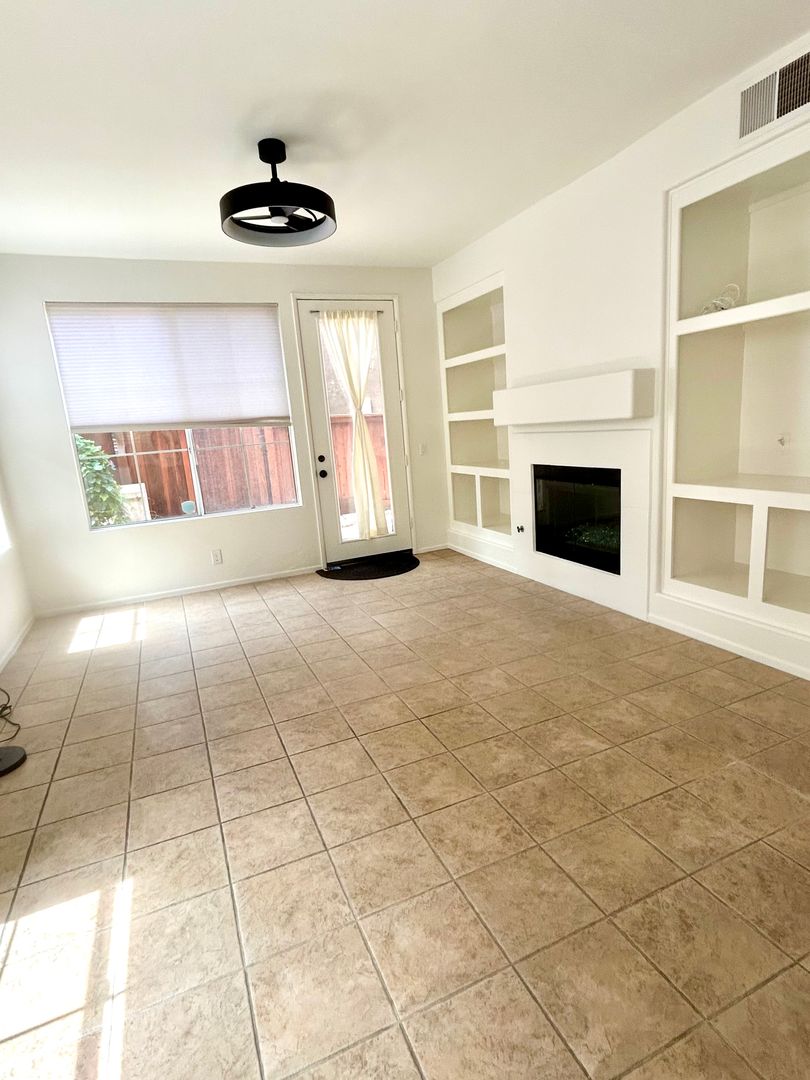 2503 Villamonte Court - Camarillo - California - 3 bed, 2.5 bath rental property