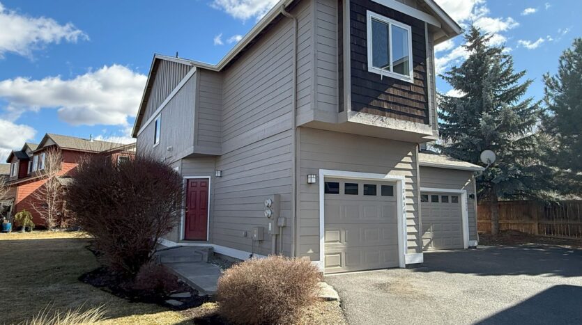 2636 SW Cascade Mountain Lane - Redmond - Oregon - 3 bed, 2.5 bath rental property