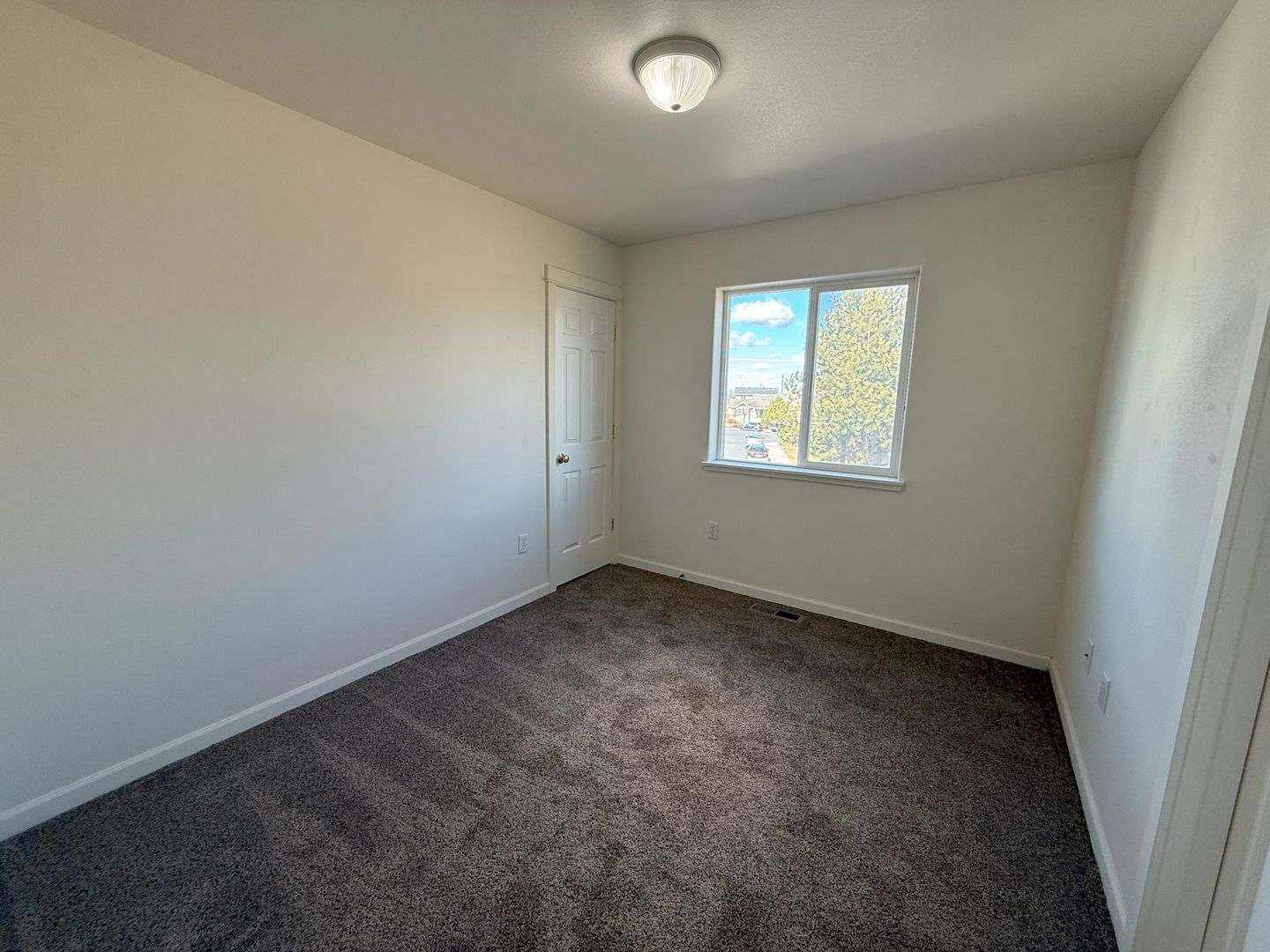 2636 SW Cascade Mountain Lane - Redmond - Oregon - 3 bed, 2.5 bath rental property