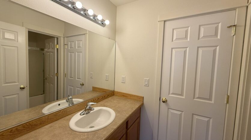 2636 SW Cascade Mountain Lane - Redmond - Oregon - 3 bed, 2.5 bath rental property