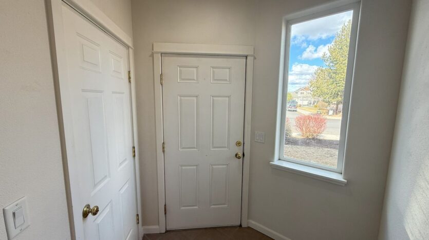 2636 SW Cascade Mountain Lane - Redmond - Oregon - 3 bed, 2.5 bath rental property