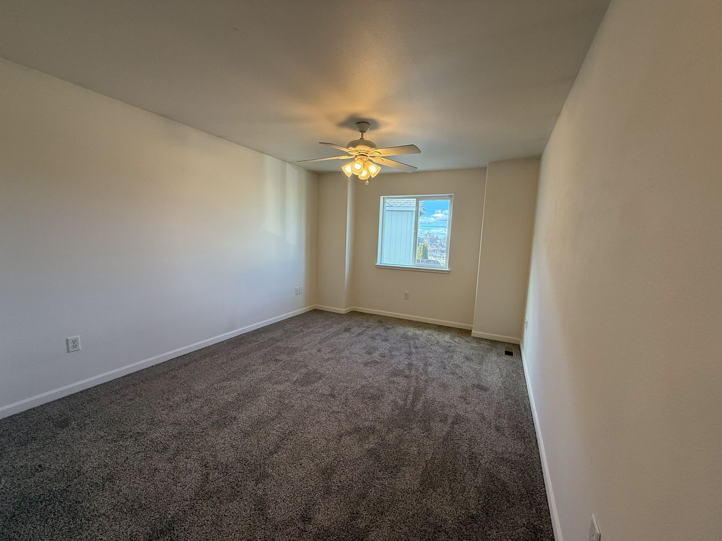 2636 SW Cascade Mountain Lane - Redmond - Oregon - 3 bed, 2.5 bath rental property