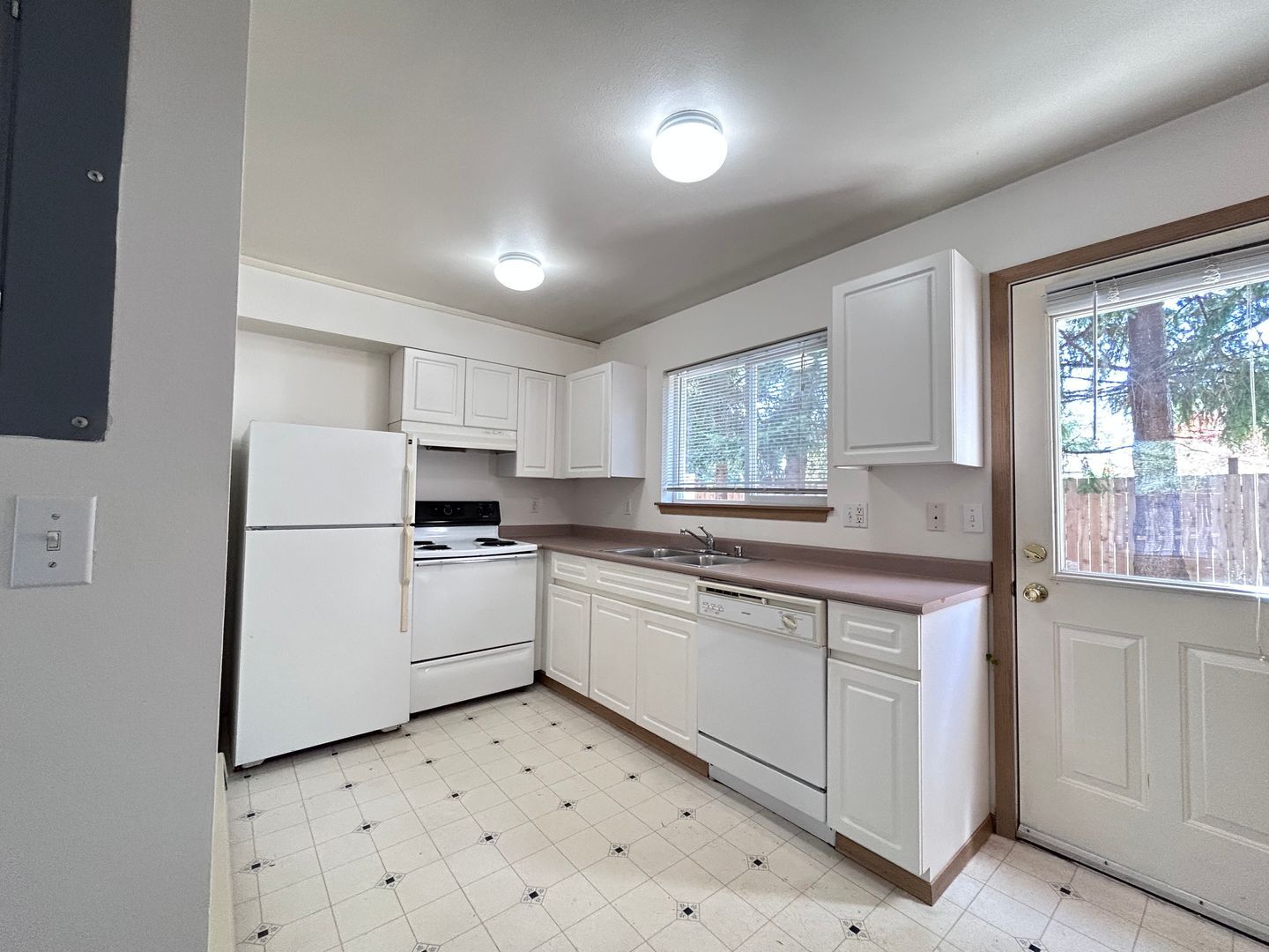 2719 - 2723 West Maplewood Avenue - Bellingham - Washington - 2 bed, 1 bath rental property