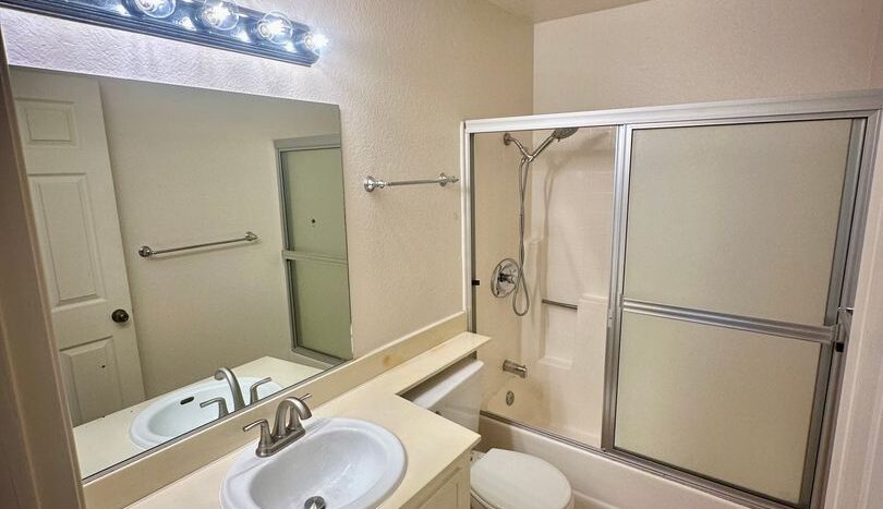 2828 Famosa Blvd. #209 - San Diego - California - 2 bed, 2 bath rental property