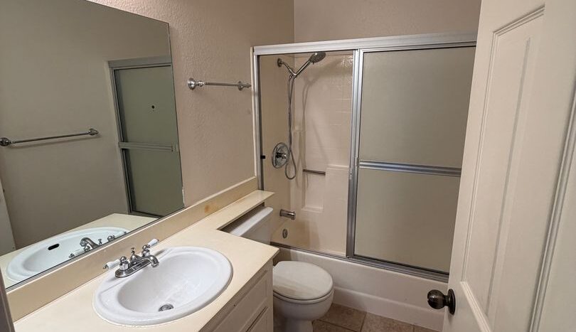 2828 Famosa Blvd. #209 - San Diego - California - 2 bed, 2 bath rental property