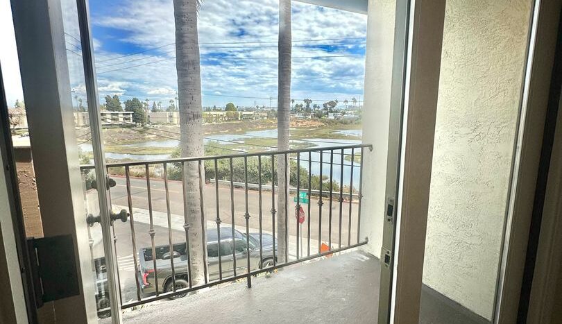 2828 Famosa Blvd. #209 - San Diego - California - 2 bed, 2 bath rental property