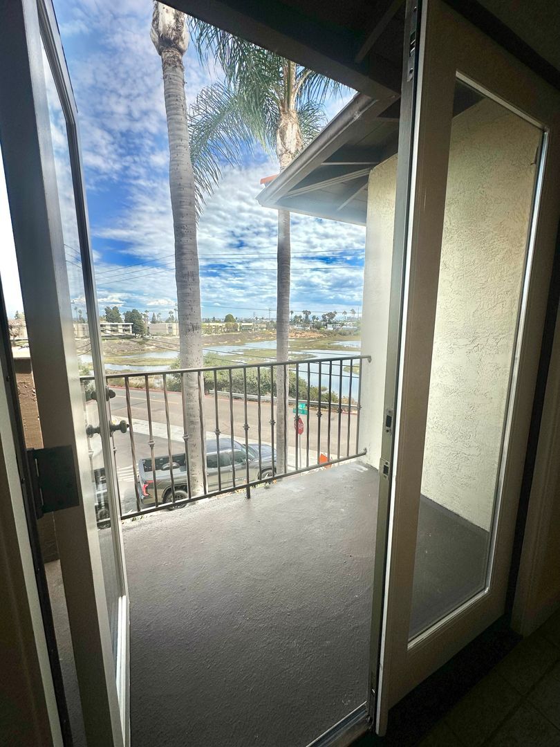 2828 Famosa Blvd. #209 - San Diego - California - 2 bed, 2 bath rental property