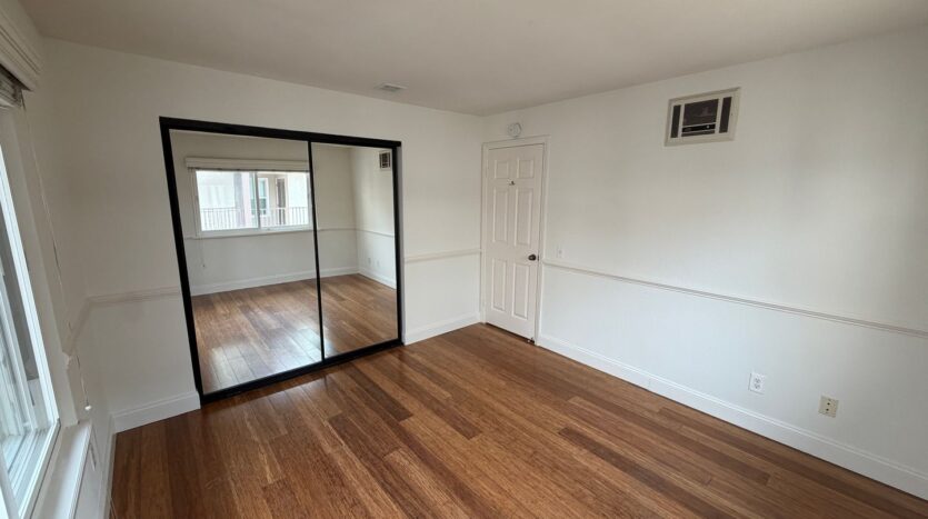 2828 Famosa Blvd. #209 - San Diego - California - 2 bed, 2 bath rental property
