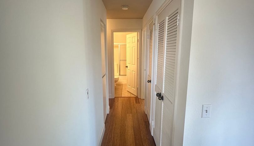 2828 Famosa Blvd. #209 - San Diego - California - 2 bed, 2 bath rental property