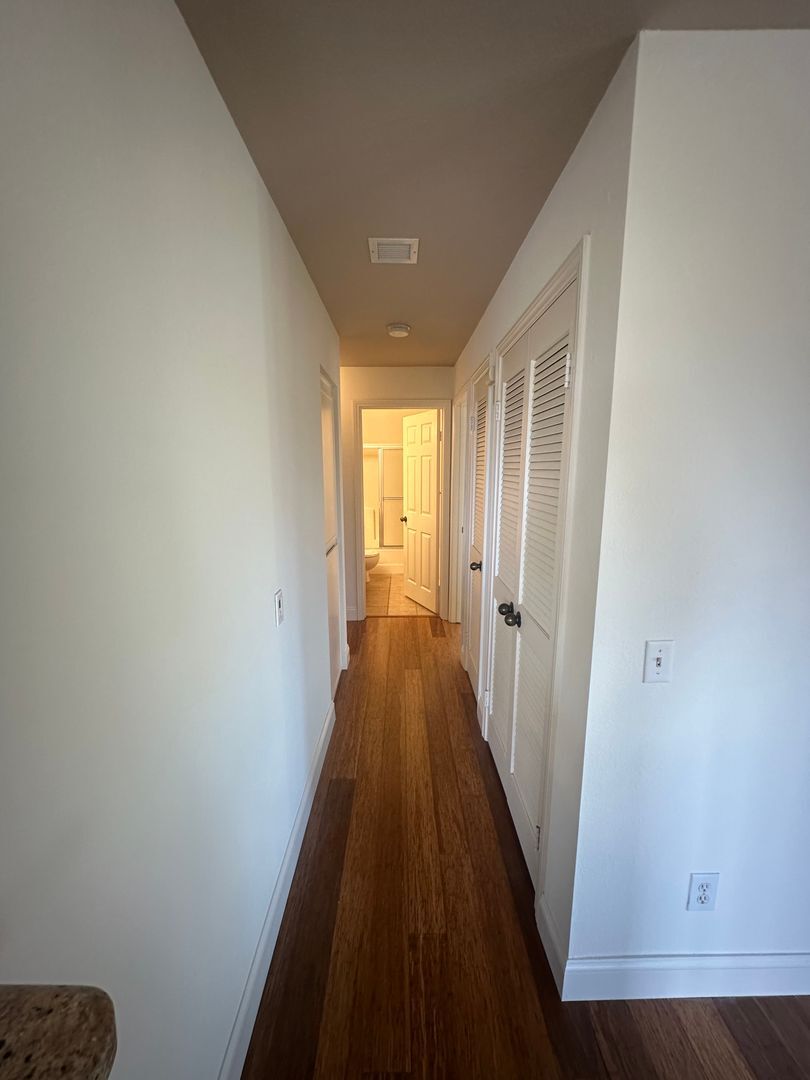 2828 Famosa Blvd. #209 - San Diego - California - 2 bed, 2 bath rental property