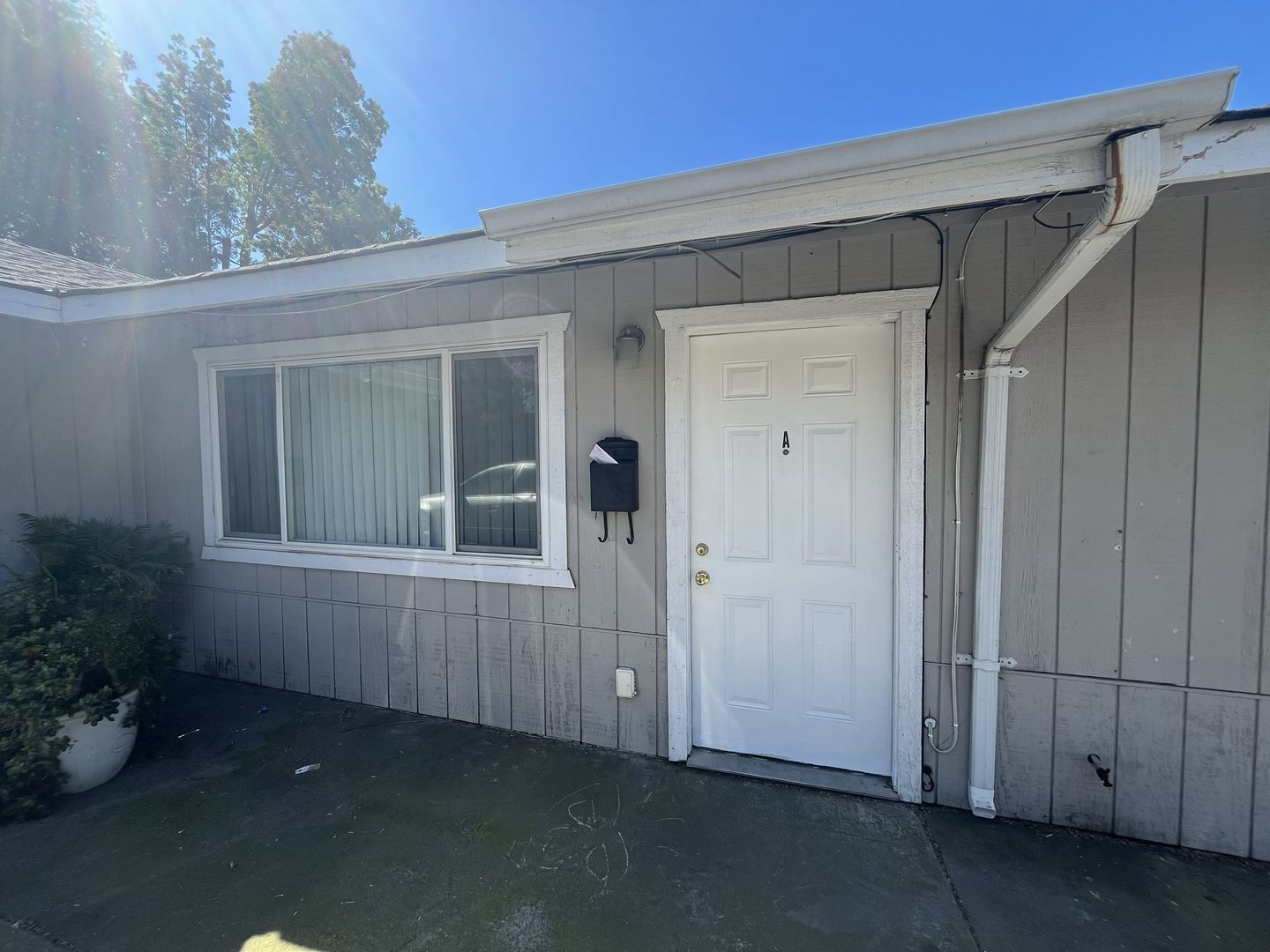 2856 Del Paso Blvd - Sacramento - California - 2 bed, 1 bath rental property