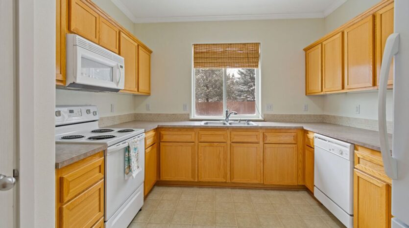 2934 SW Cascade Ave. Redmond, OR 97756 - Redmond - Oregon - 4 bed, 3 bath rental property