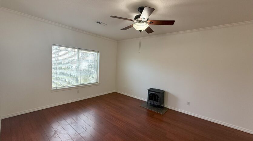 2934 SW Cascade Ave. Redmond, OR 97756 - Redmond - Oregon - 4 bed, 3 bath rental property