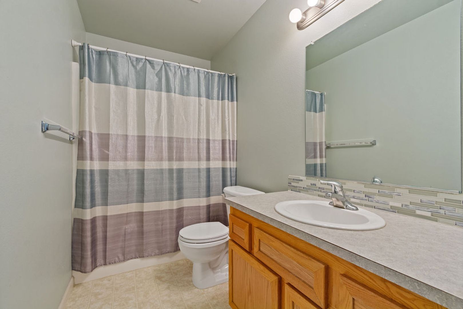 2934 SW Cascade Ave. Redmond, OR 97756 - Redmond - Oregon - 4 bed, 3 bath rental property