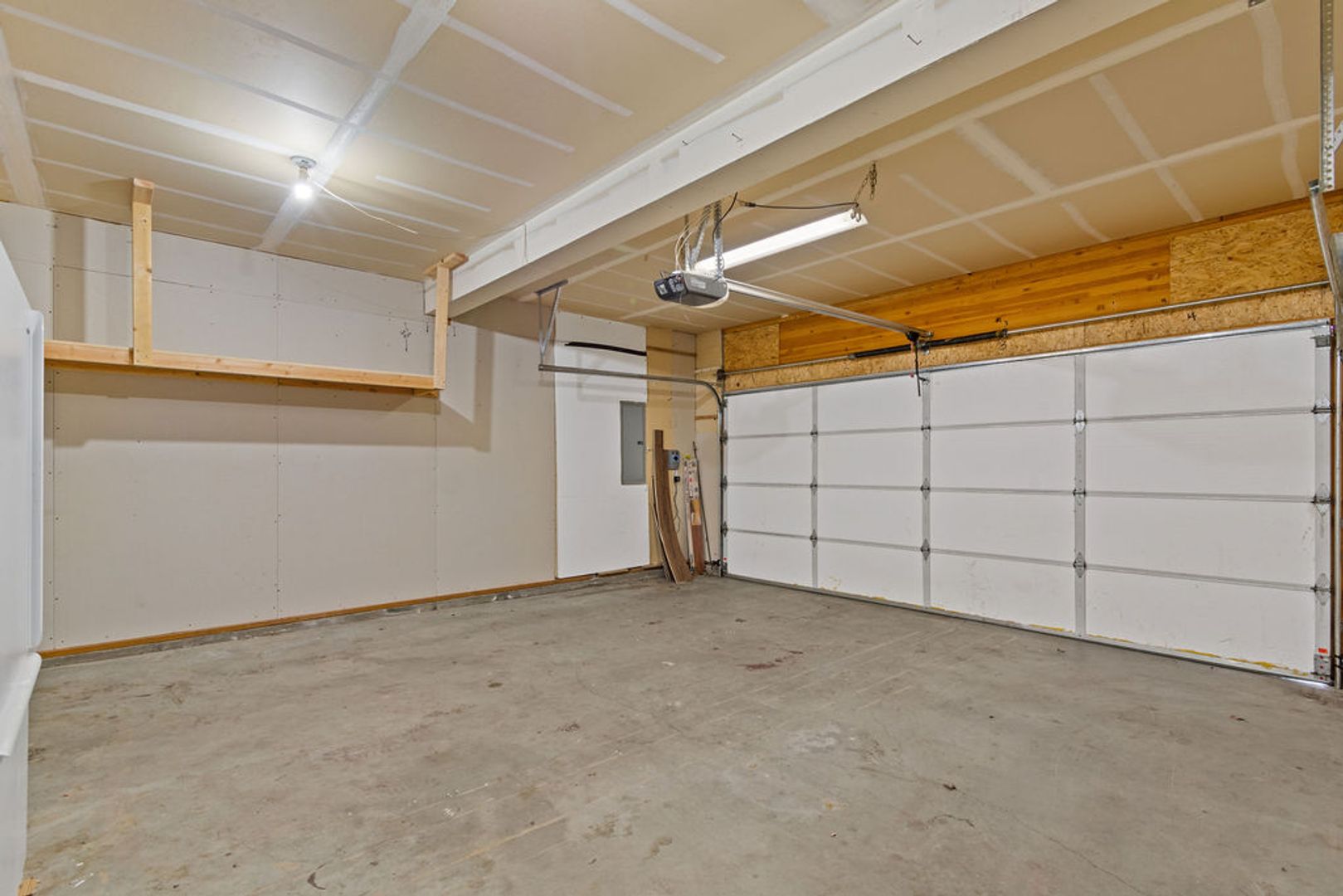 2934 SW Cascade Ave. Redmond, OR 97756 - Redmond - Oregon - 4 bed, 3 bath rental property