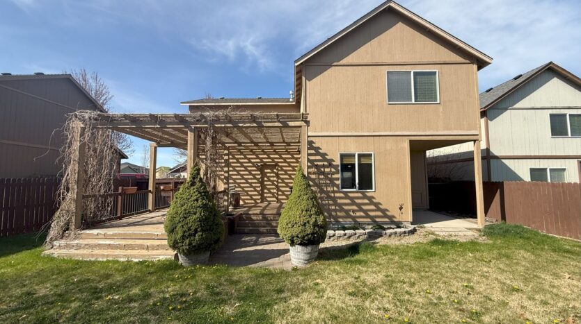 2934 SW Cascade Ave. Redmond, OR 97756 - Redmond - Oregon - 4 bed, 3 bath rental property