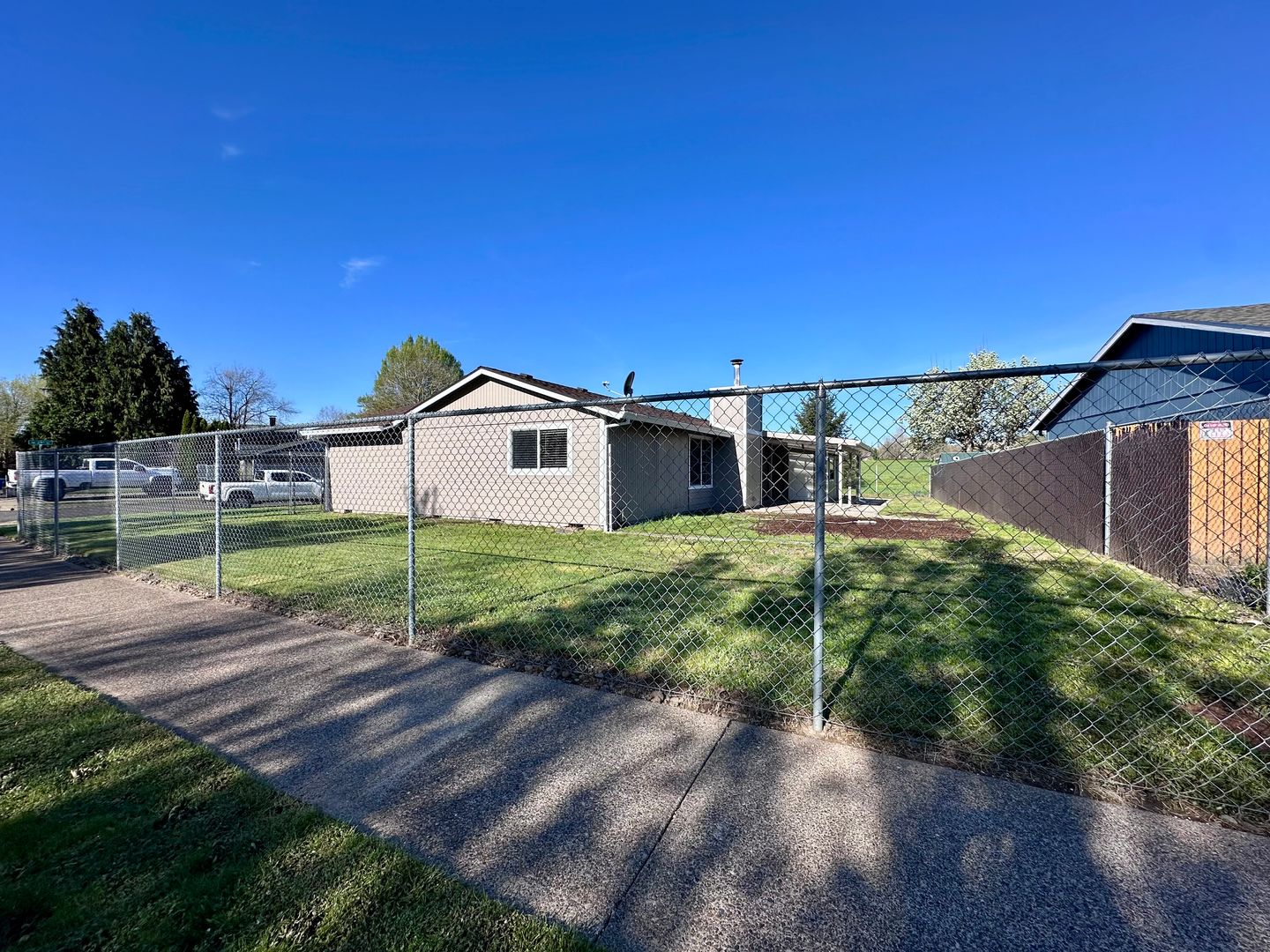 3025 NE 29th St - Gresham - Oregon - 3 bed, 1 bath rental property
