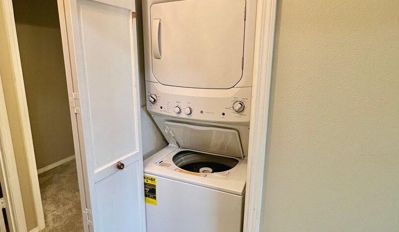 304-310 Cervantes Cir - Lake Oswego - Oregon - 3 bed, 2 bath rental property