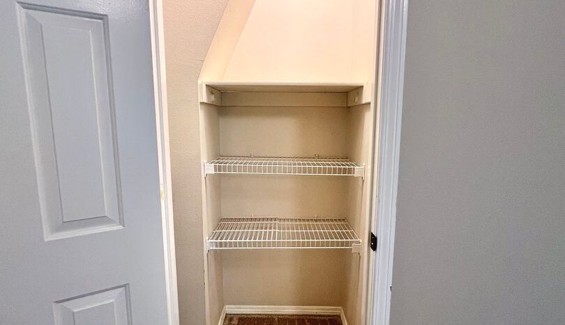 304-310 Cervantes Cir - Lake Oswego - Oregon - 3 bed, 2 bath rental property