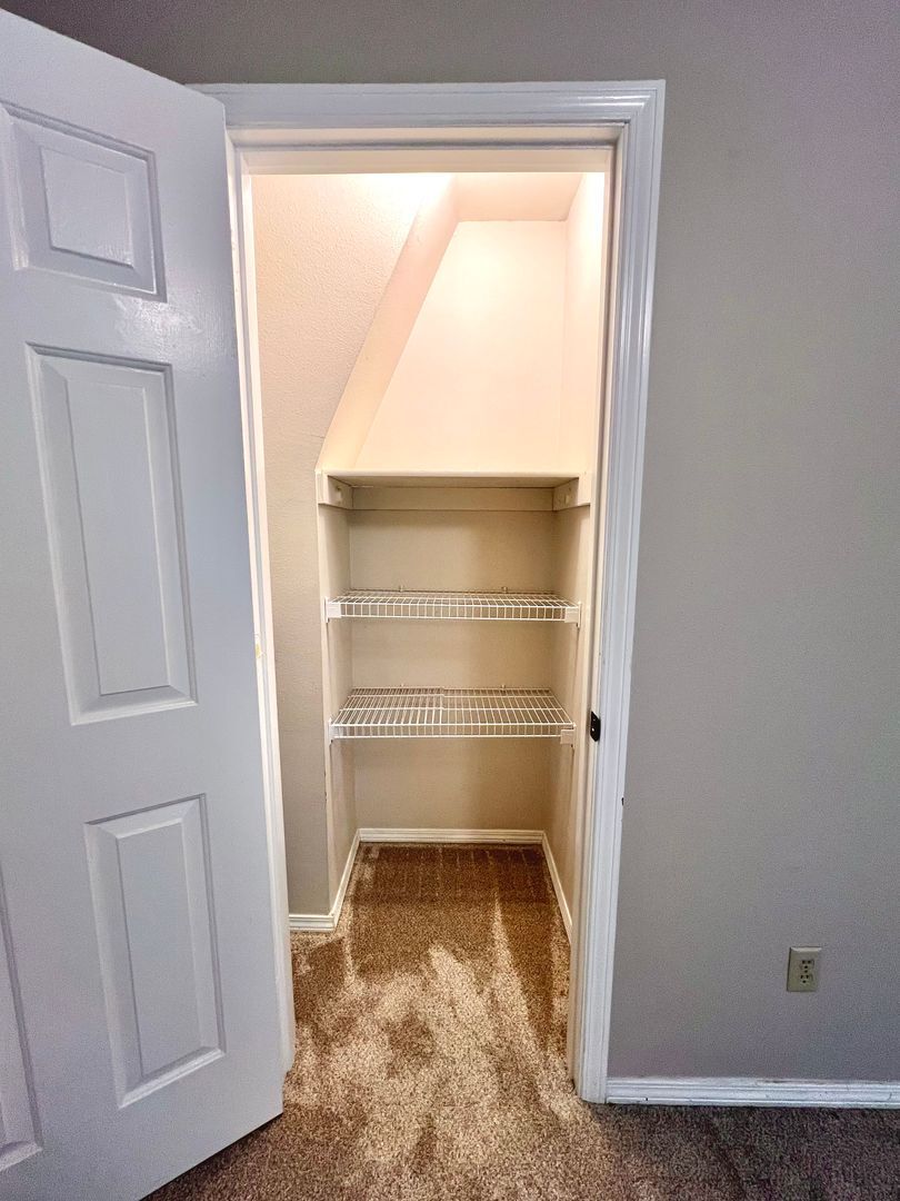 304-310 Cervantes Cir - Lake Oswego - Oregon - 3 bed, 2 bath rental property