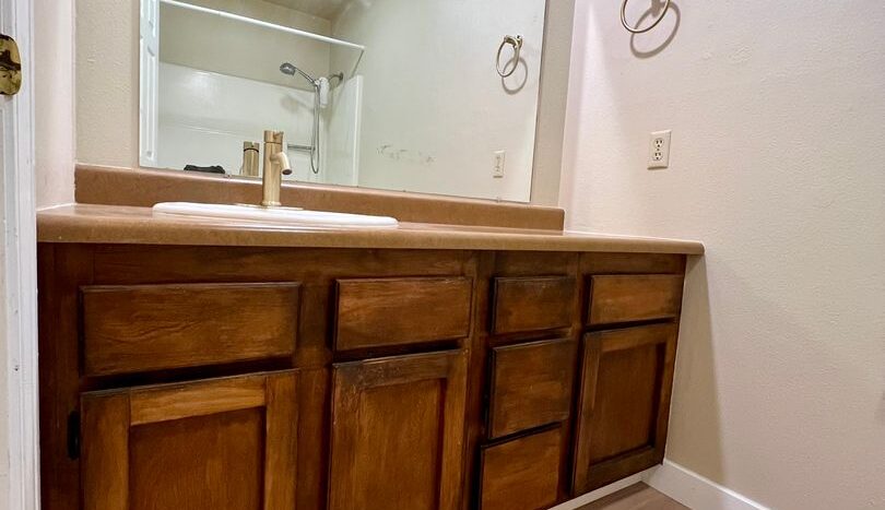 304-310 Cervantes Cir - Lake Oswego - Oregon - 3 bed, 2 bath rental property