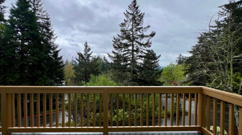 304-310 Cervantes Cir - Lake Oswego - Oregon - 3 bed, 2 bath rental property