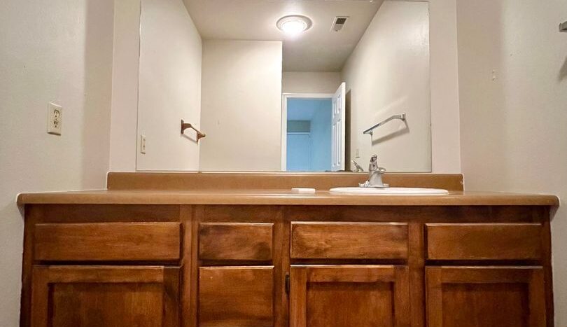 304-310 Cervantes Cir - Lake Oswego - Oregon - 3 bed, 2 bath rental property