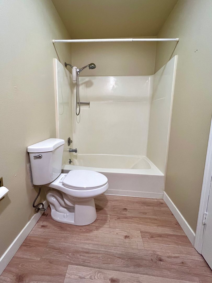 304-310 Cervantes Cir - Lake Oswego - Oregon - 3 bed, 2 bath rental property