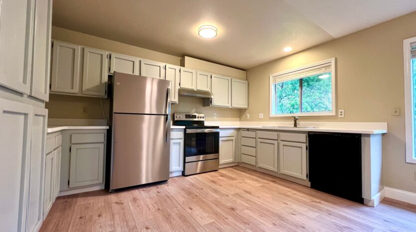 304-310 Cervantes Cir - Lake Oswego - Oregon - 3 bed, 2 bath rental property