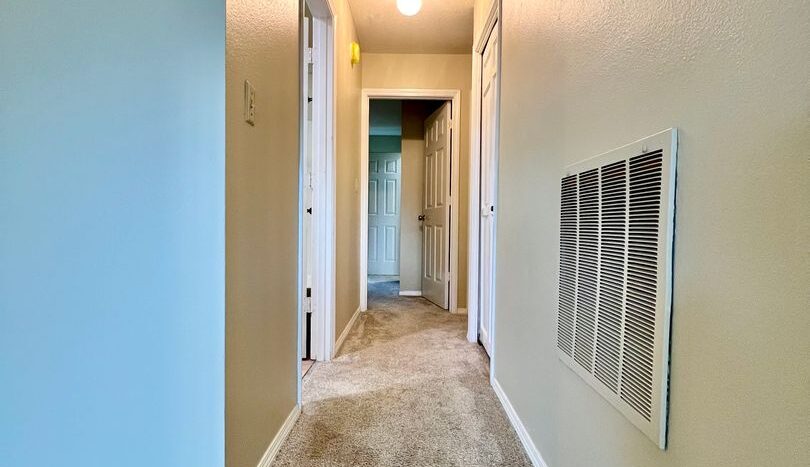 304-310 Cervantes Cir - Lake Oswego - Oregon - 3 bed, 2 bath rental property