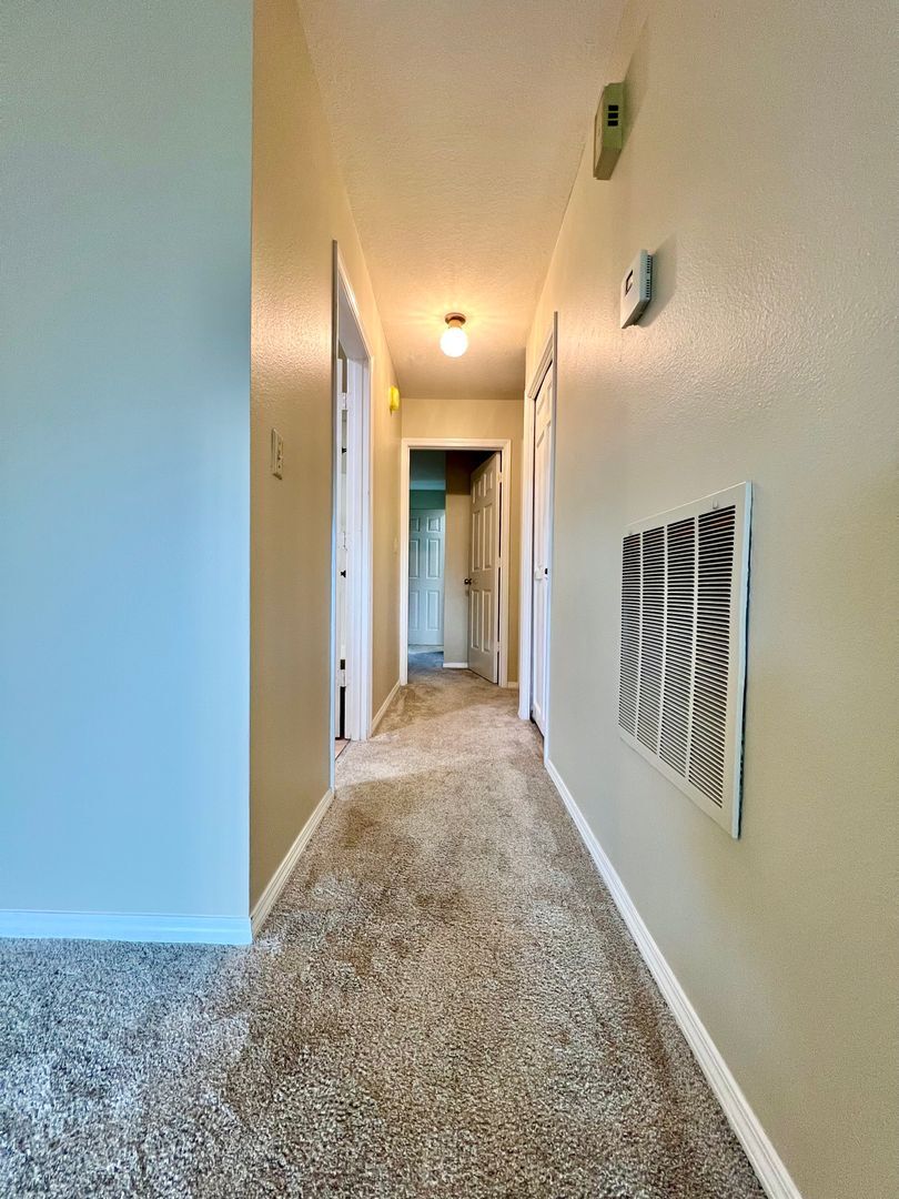 304-310 Cervantes Cir - Lake Oswego - Oregon - 3 bed, 2 bath rental property