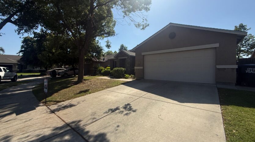 3331 N. Linda Vista St - Visalia - California - 3 bed, 2 bath rental property