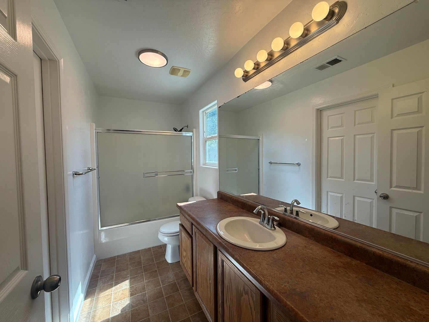 3331 N. Linda Vista St - Visalia - California - 3 bed, 2 bath rental property